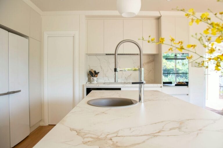 🏠 8 Tip Rekaan Dapur yang Akan Mengubah Ruang Anda! 🍳😍 1 rumahhq kontraktor bina ubahsuai rumah unsplash8 35